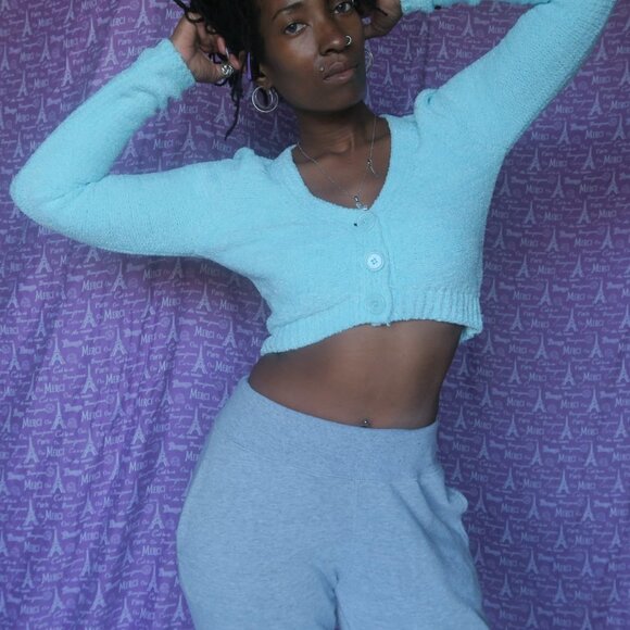 Urban Outfitters cropped sweater long sleeve sleeves sleeved in light blue small - Picture 5 of 5